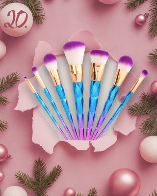 🎄 Otevíráme 20. okénko našeho adventního kalendáře! V dnešním okénku najdete sadu štětců na make-up! 🤩 Zkuste své štěstí...
